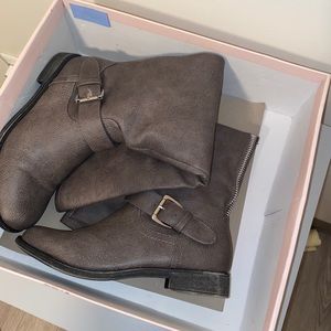 GRAY BOOTS